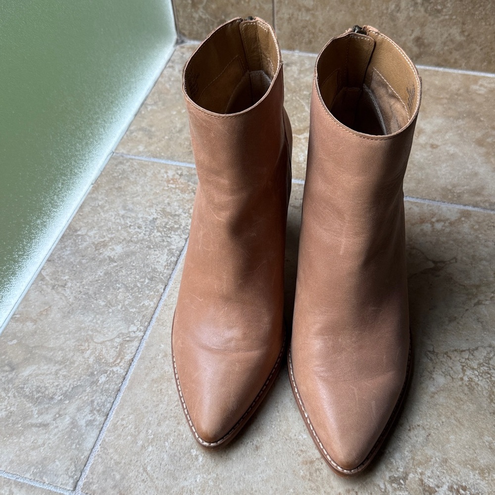 Lucky Brand Leather Ankle Boots Natural Putty Stacked Heel Back Zip Size 10/42 - Picture 4 of 15